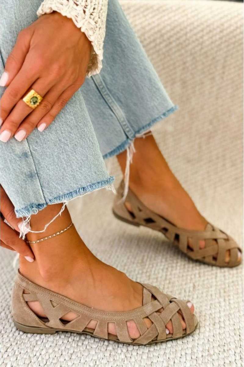 Zariah | Flat, woven cut-out sandals