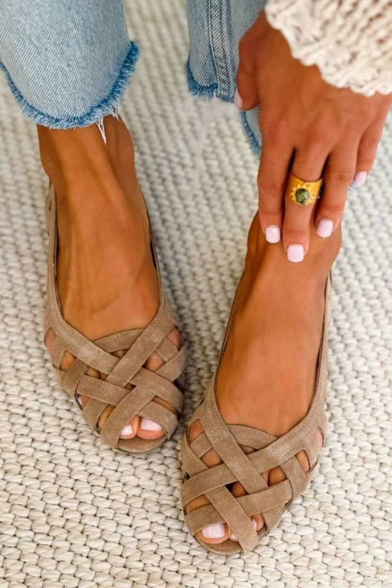 Zariah | Flat, woven cut-out sandals