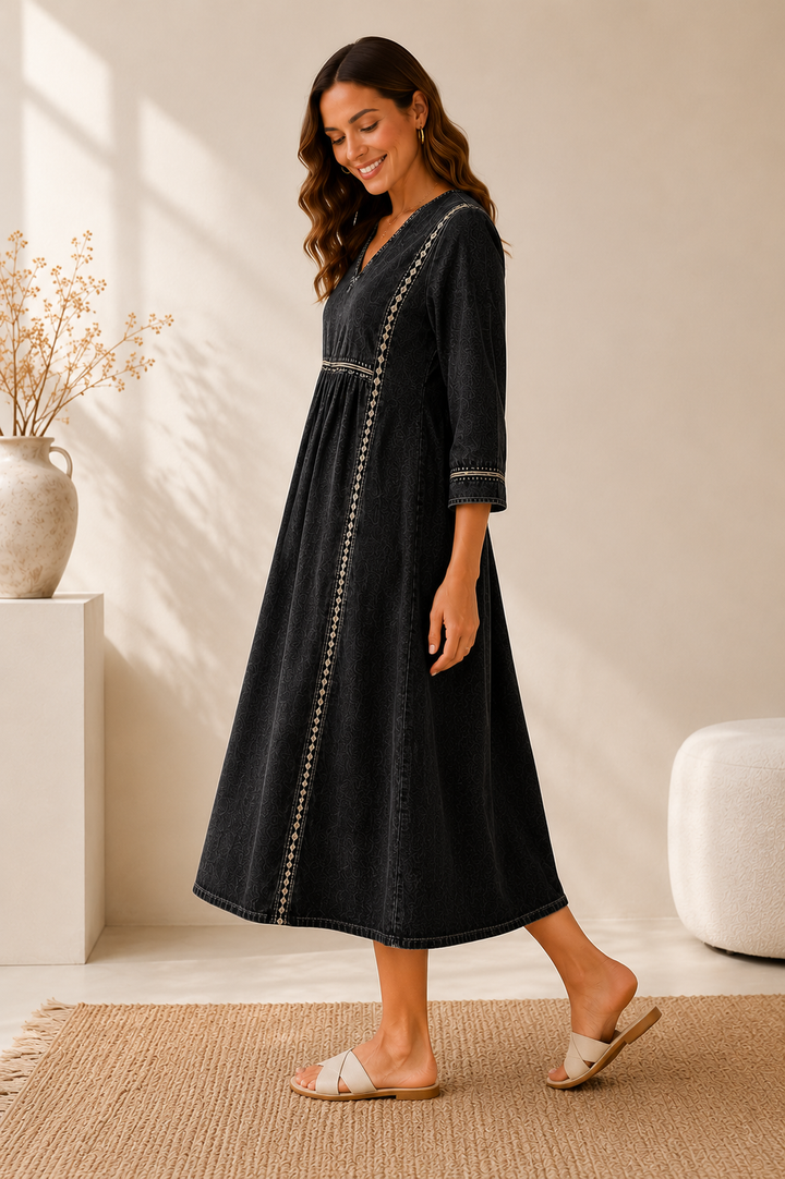 Macey | Long-sleeved denim dress with a round neckline